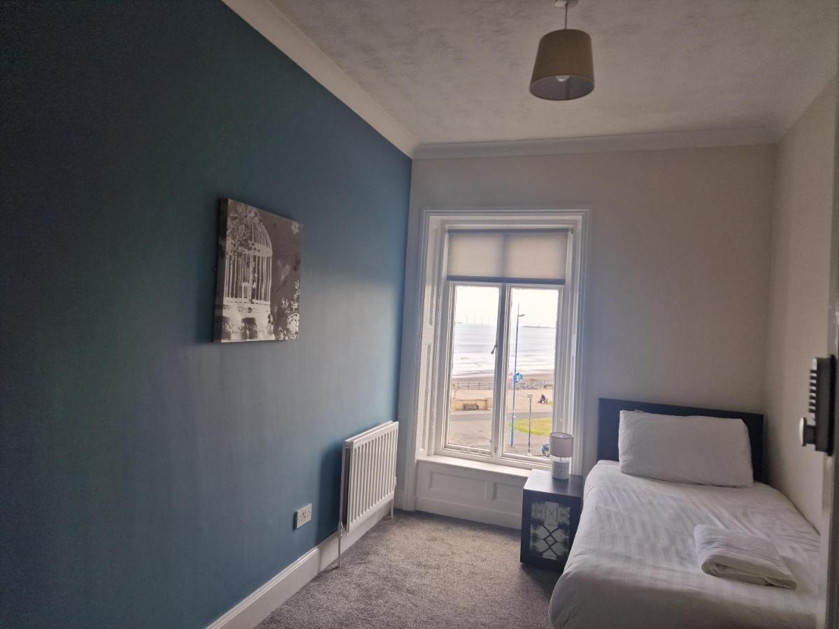 2 The Green, Exceptional Large House, Sea Views Loads Of Bathrooms Seaton Carew Zewnętrze zdjęcie